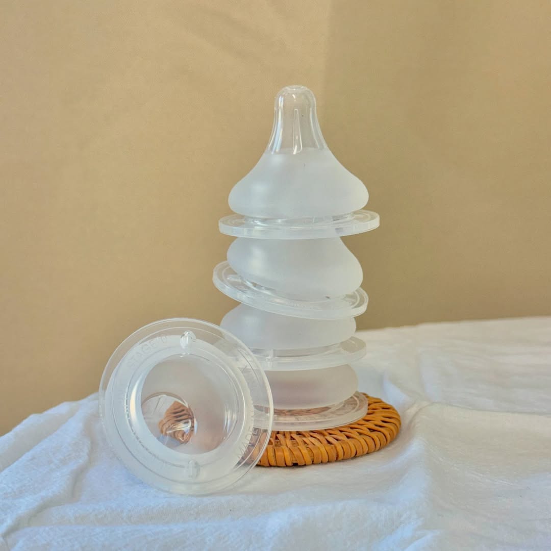 So s&aacute;nh n&uacute;m ti Grosmimi v&agrave; Moyuum &ndash; Van kh&iacute; k&eacute;p vs Real-Fit